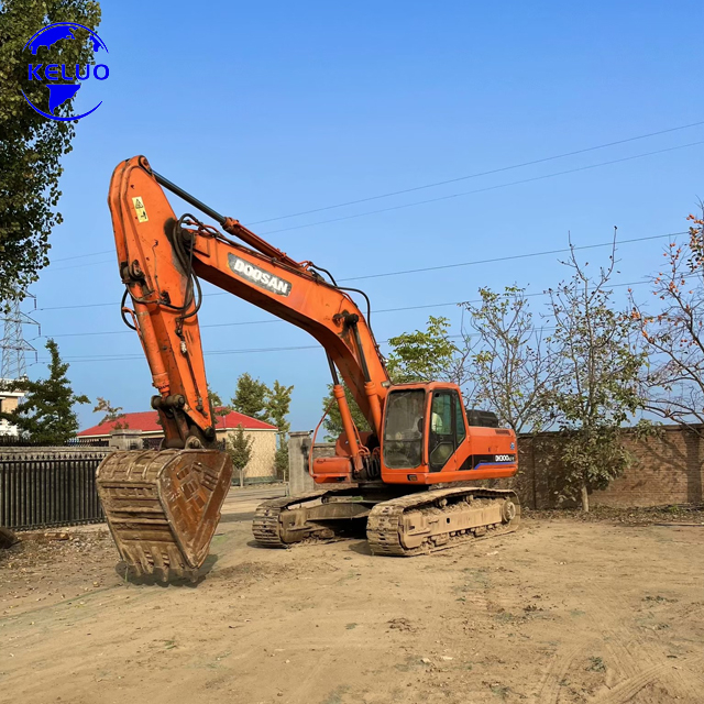 รถขุด Doosan 300 มือสองที่ผลิตในปี 2014